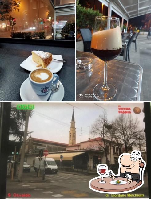 La immagine della cibo e esterno di Bar Aurora