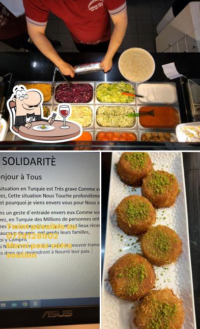 La cibo e interni del ristorante