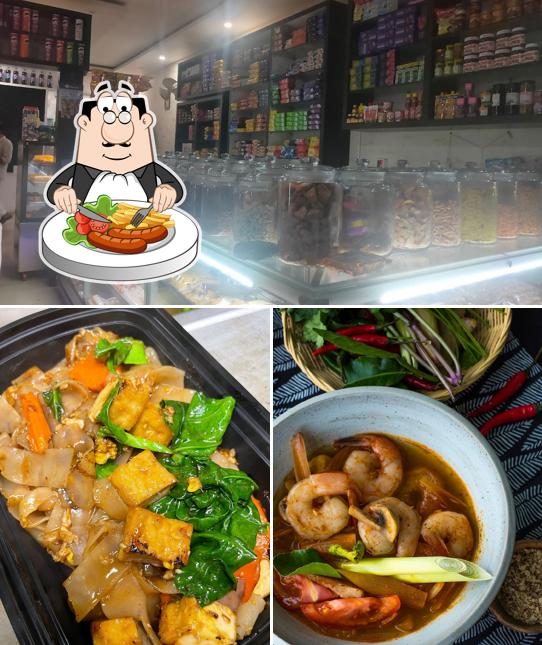 The image of food and interior at Lemon Leaf