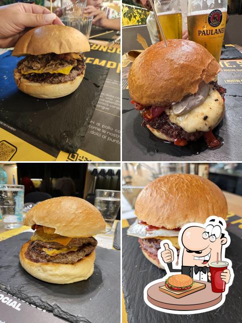 Prova un hamburger a Ciccio's Food Axa
