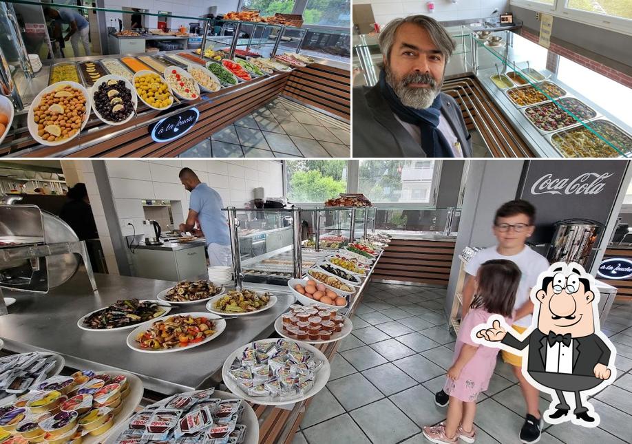 Tra le varie cose da à la louche si possono trovare la interni e cibo