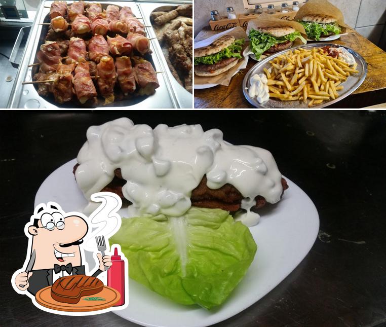 C'è un'ampia selezione di pasti per gli amanti della carne C'è un'ampia selezione di pasti per gli amanti della carne