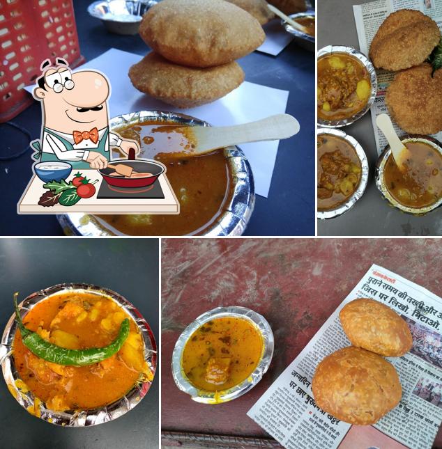 Chicken curry at Monu Jain Kachori Wala