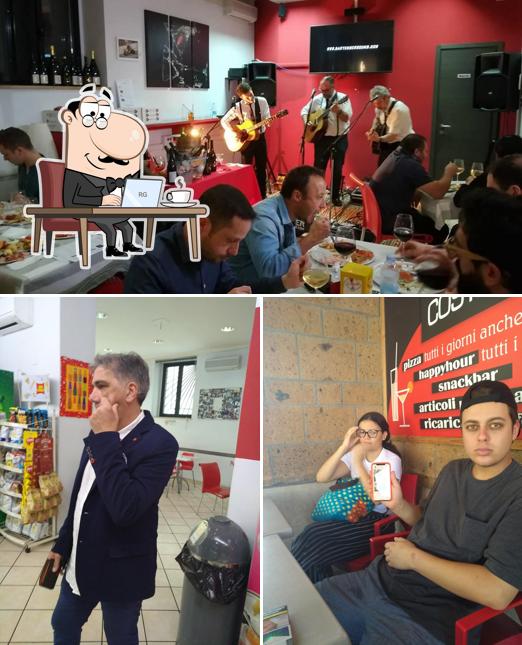 Dai un'occhiata agli interni di Caffè Costanzi