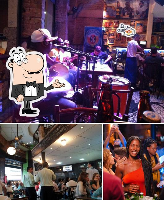 Veja imagens do interior do Bar da lapa