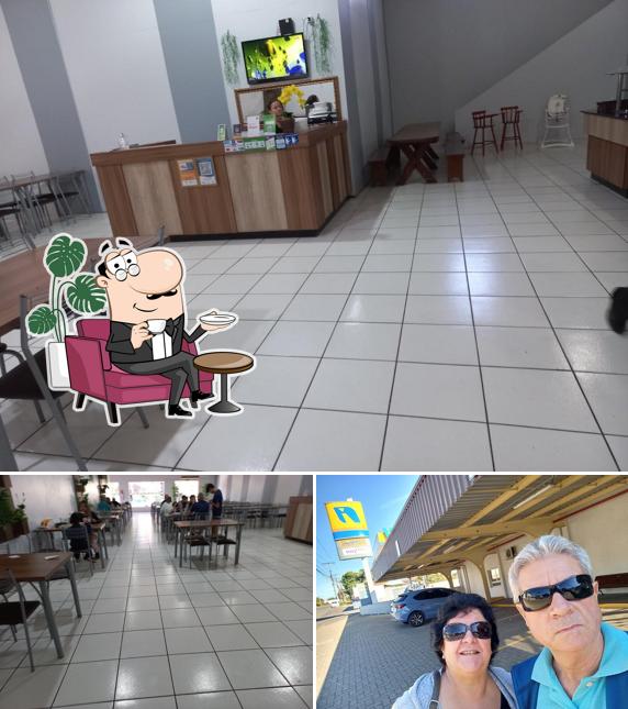 Entre diversos coisas, interior e exterior podem ser encontrados no Grand Buffet