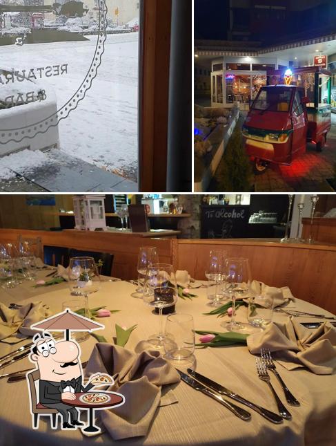 La immagine di esterno e tavolo da pranzo da "Biro". Restaurant und Pizzeria