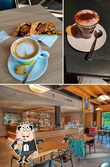 Dai un’occhiata alla immagine che mostra la bevanda e interni di Pancafè