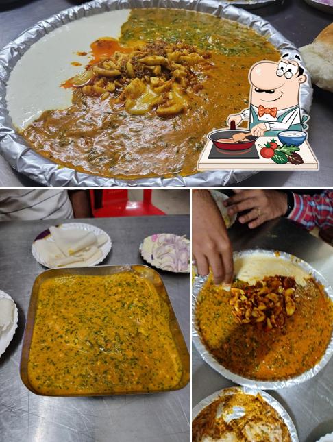 Chicken curry at Vatsal Omelette Centre