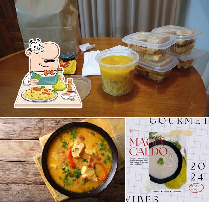 A comida e interior do restaurante