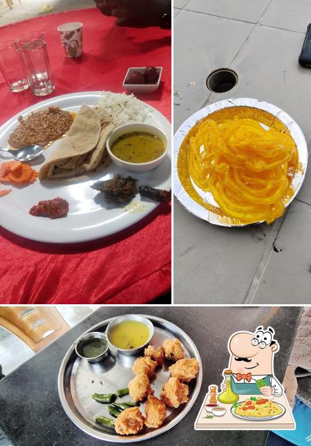 Food at Suresh Bhajiya House