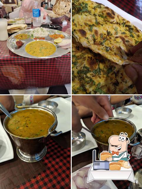 Garlic bread at Charmi Restaurant