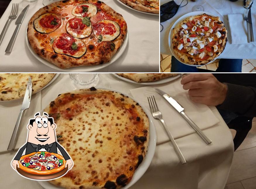 Prova una pizza a Pizzeria "Nuova Santa Lucia"