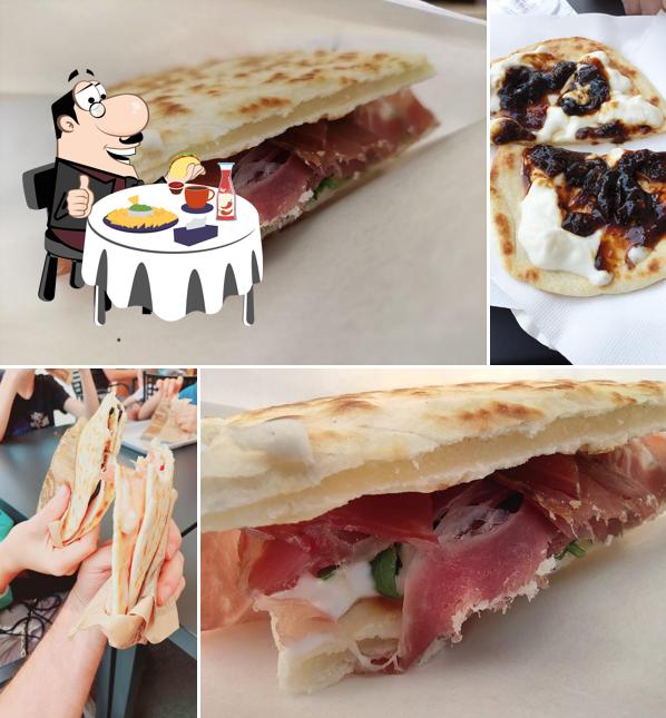 Prenditi un hamburger a Piadineria La Tonda