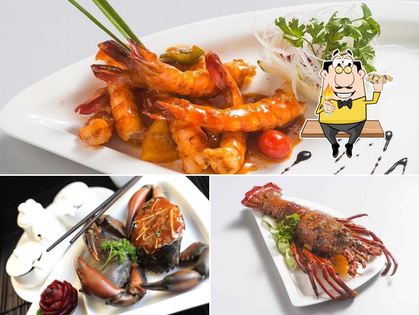 Get different seafood items served at Chowman