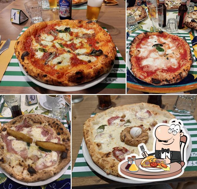 Ordina una pizza a Pizzeria Regina Margherita