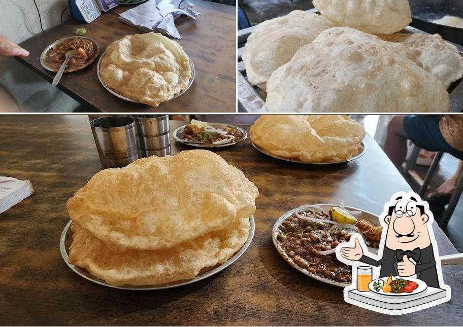 Food at Pinka Ji Chole Bhature