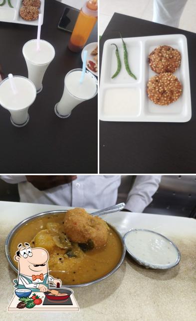 Chicken curry at Vitthal Kamats K food mall
