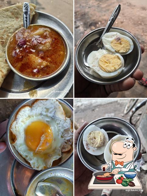 Chicken curry at Ram kaku Paratha Stall
