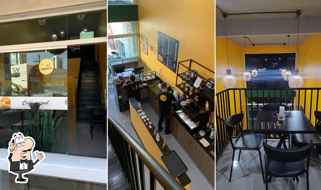 Sente em uma das mesas no Café Quemel - Brasilia