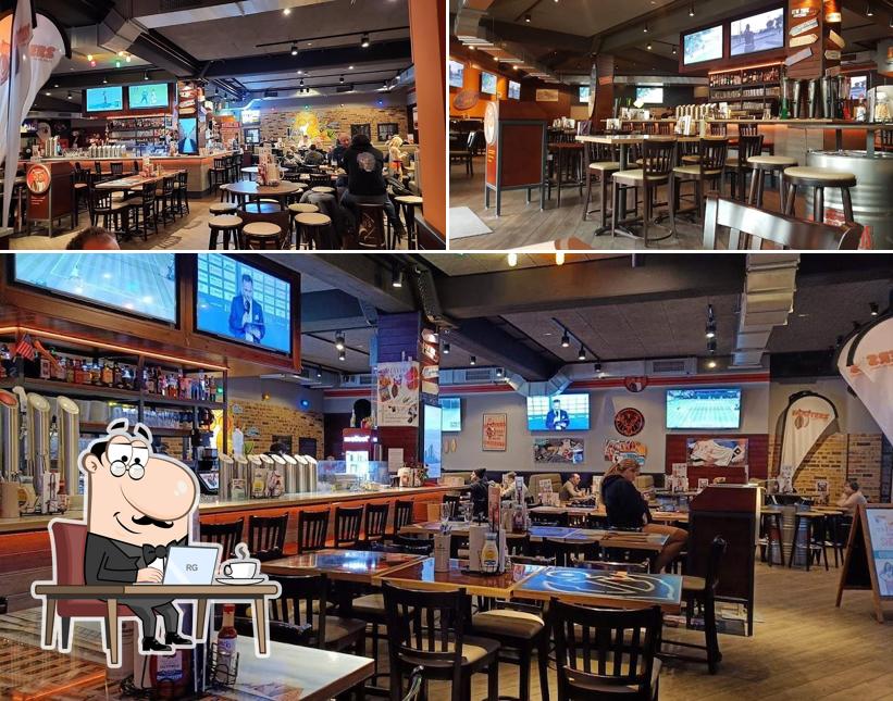 Schaut euch an, wie Hooters Hamburg St. Pauli drin aussieht