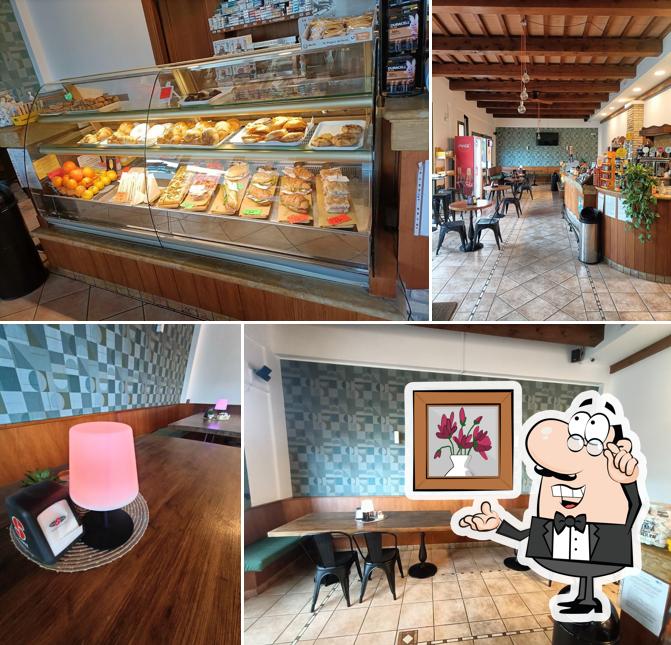 Siediti a un tavolo di Cafe' RACER