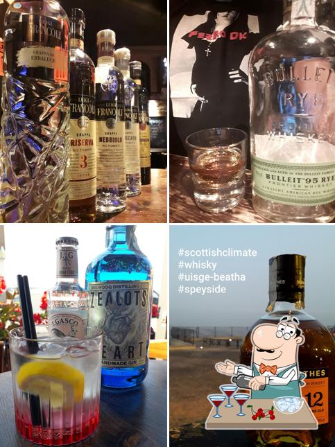 Ellis Island Pub serve alcolici