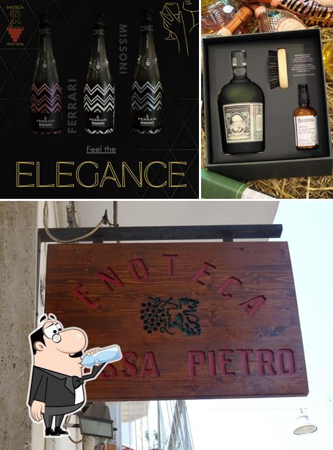 Dai un’occhiata alla immagine che presenta la bevanda e interni di Enoteca Ressa Pietro (BAD srl)