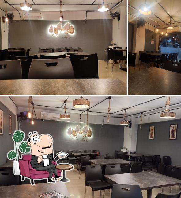 The interior of Yaara di chaap