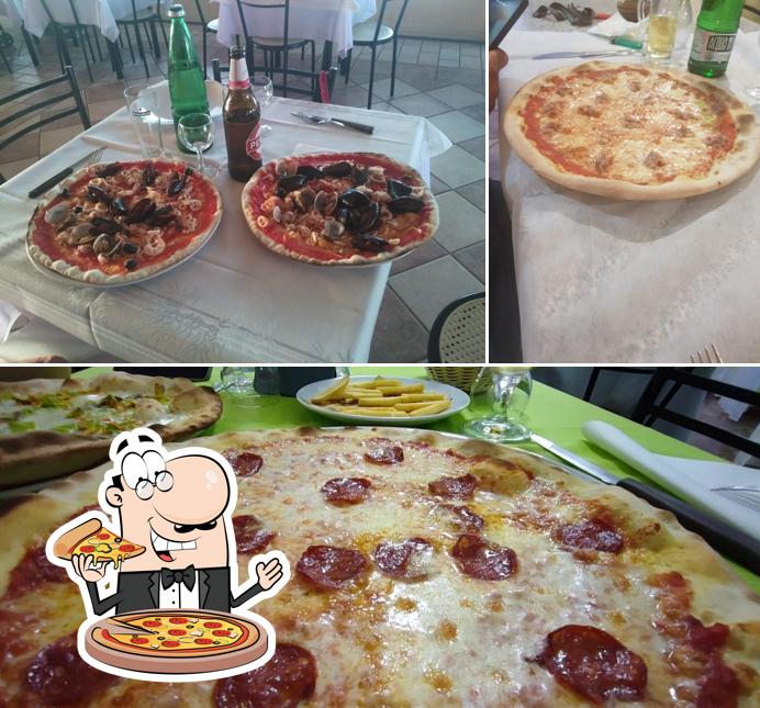 Prenditi una pizza a Ristorante Hotel Riva blu