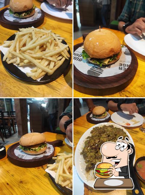 Order a burger at AL BAYAN KUZHIMANDHI