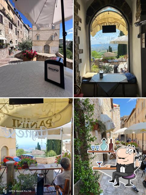 Siediti a un tavolo di Bar La Piazzetta di Agnese