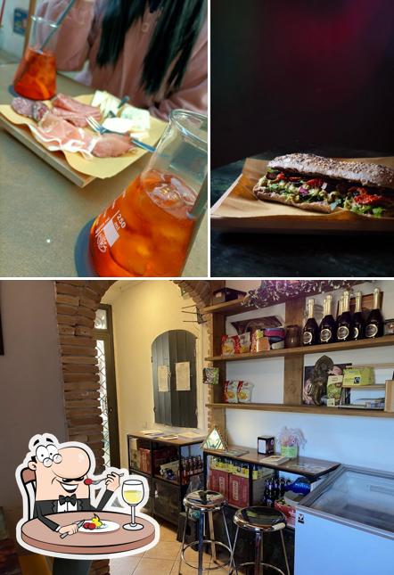 La immagine della cibo e esterno di Alkimie Bar Food & Drinks