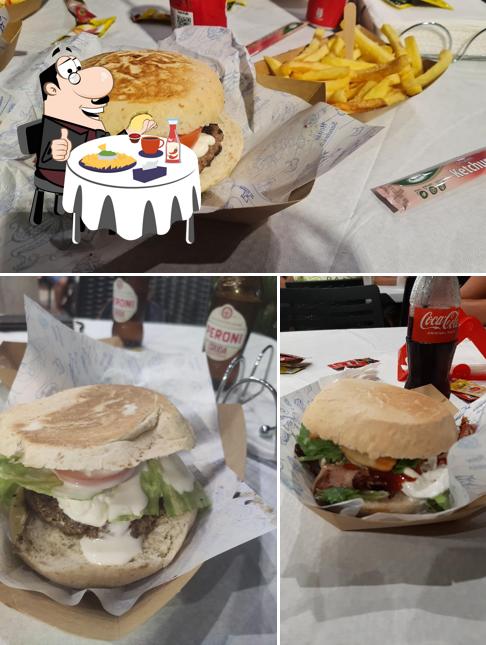 Prenditi un hamburger a The House of Sandwich
