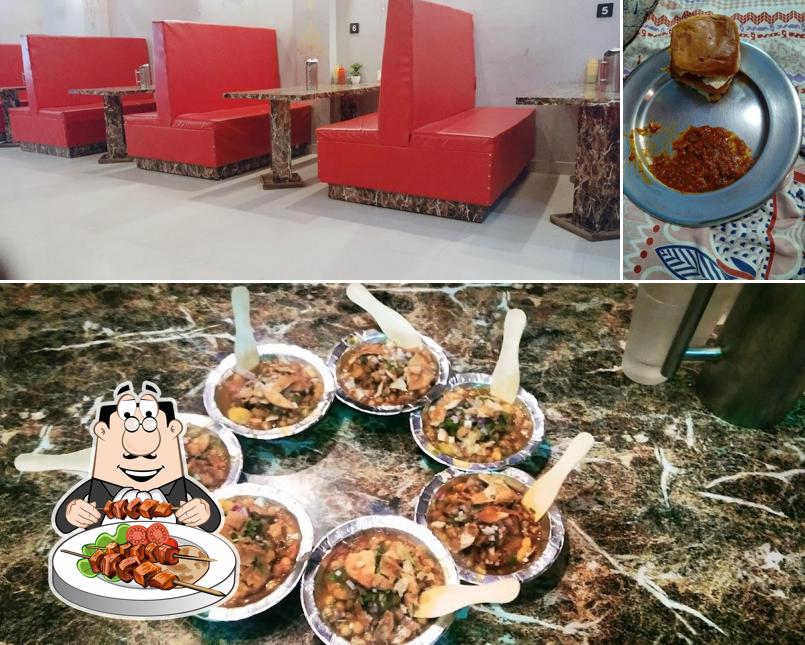 The image of Prem Chat Bhandar Bharat Palace Chauraha’s food and interior