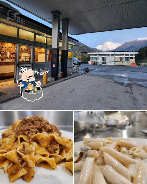 La foto della cibo e esterno di Bar-stazione di rifornimento 20VENTIDUE