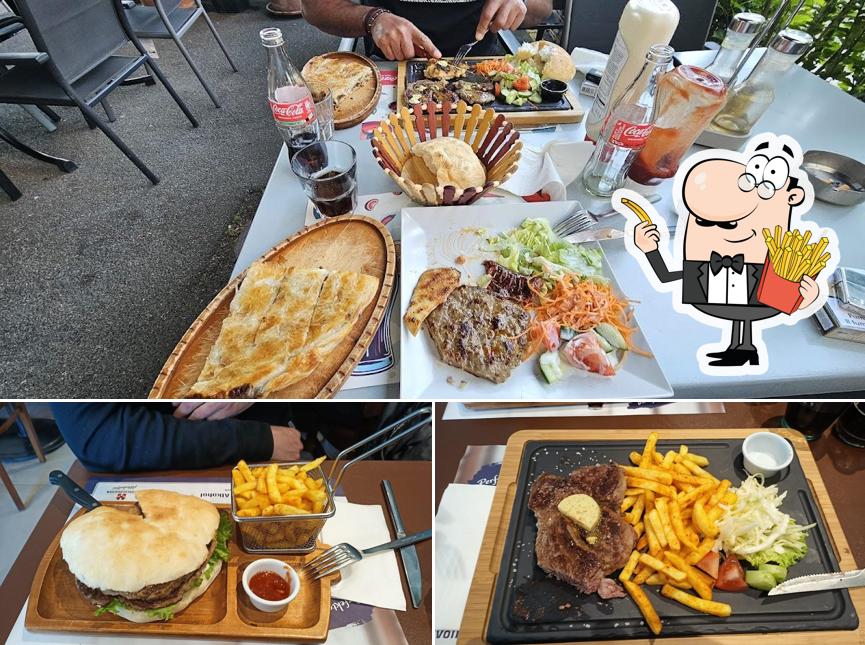 Prova a prendere un piatto di patatine a Restaurant Kulla GmbH