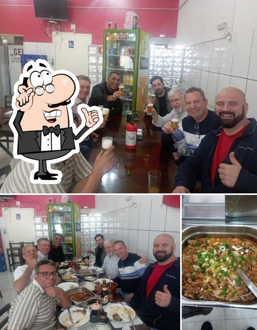 A foto da interior e comida no Mineiro restaurante
