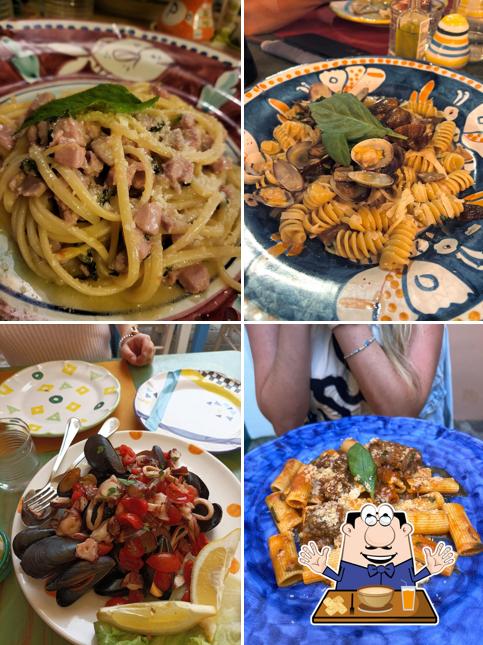 Cibo al Ristorante Aglio Olio E Pomodoro