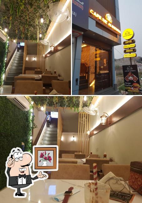 The interior of Cafe De Alimento