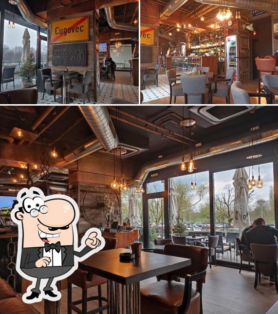 Gli interni di Cafe Cotton +