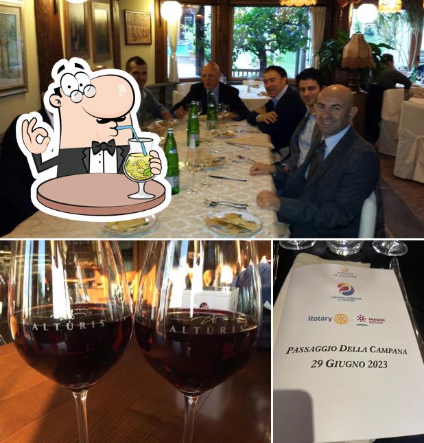 La bevanda e interni del ristorante