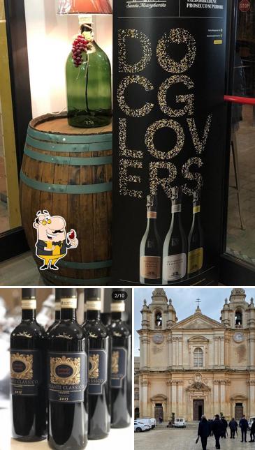 È gradevole godersi un bicchiere di vino a Enoteca Roccon