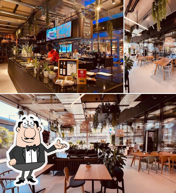 Installez-vous à l'une des tables de OANA Restaurant