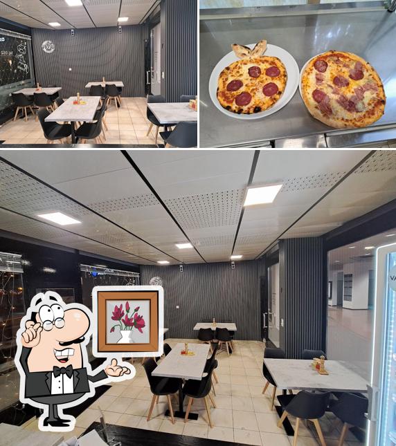Tra le varie cose da Pizzeria Piccola si possono trovare la interni e cibo