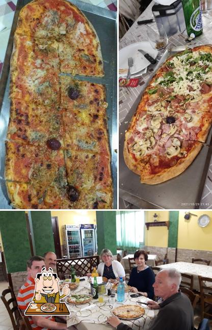 Scegli tra le svariate varianti di pizza
