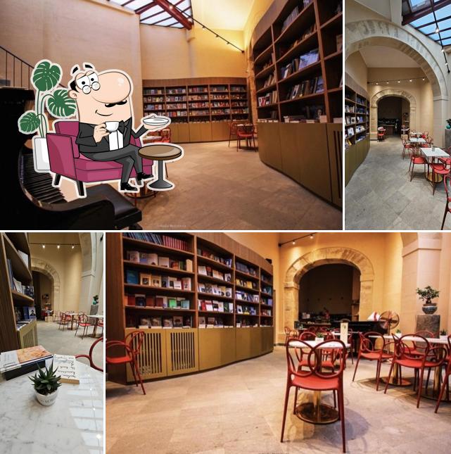 Gli interni di rueBallu 36 Bookshop & Café
