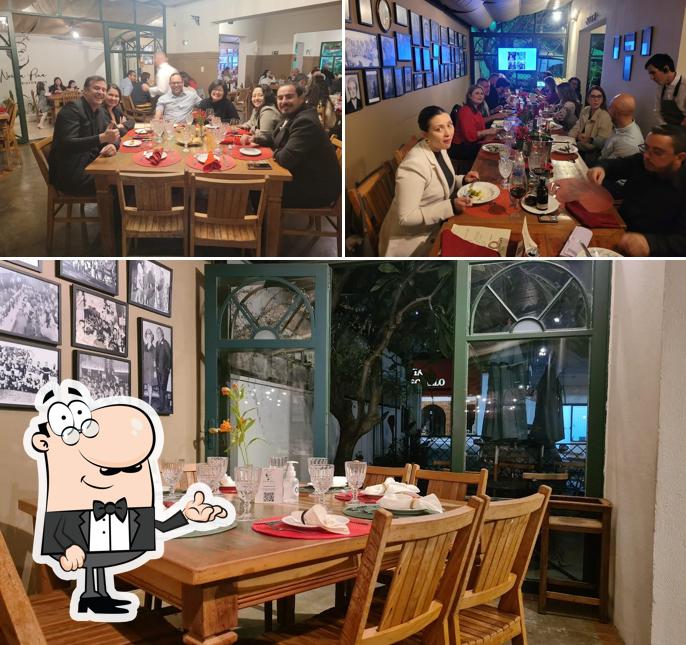 O interior do Nonna Pina Ristorante & Rotisserie