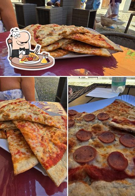 Prenditi una pizza a Pizza al Campanile