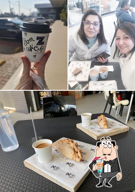 Entre diferentes coisas, bebida e exterior podem ser encontrados no Z Café Plínio Mall